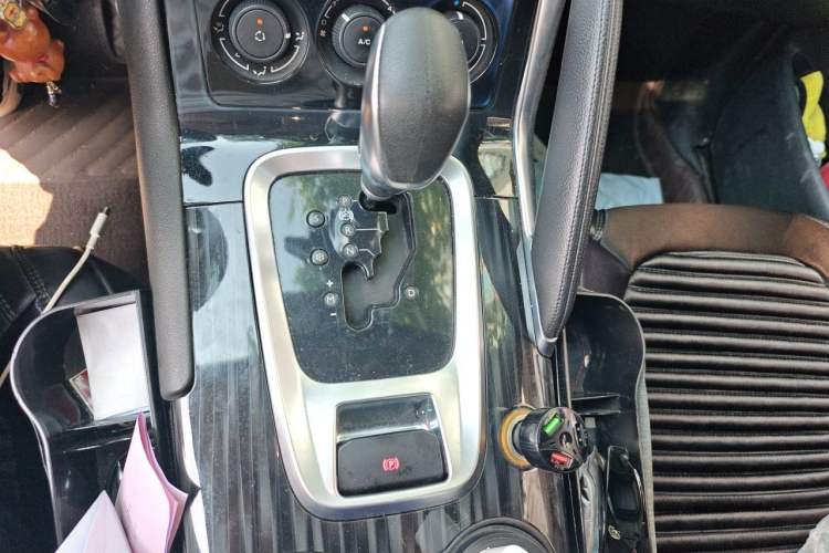 Used Peugeot 3008 2015 1.6THP Automatic Classic Edition Gear Lever
