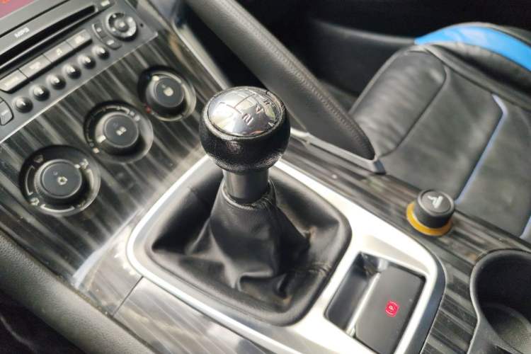 Used Peugeot 3008 2015 2.0L Manual Classic Edition Gear Lever