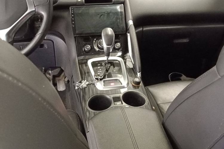 Used Peugeot 3008 2015 2.0L Automatic Trend Edition Gear Lever