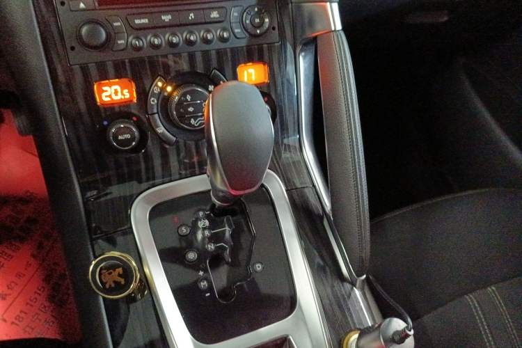 Used Peugeot 3008 2015 2.0L Automatic Trend Edition Gear Lever