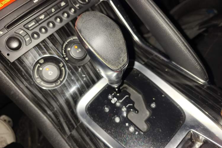 Used Peugeot 3008 2015 1.6THP Automatic Classic Edition Gear Lever