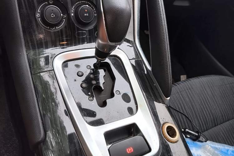 Used Peugeot 3008 2015 1.6THP Automatic Classic Edition Gear Lever