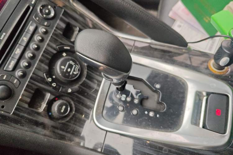 Used Peugeot 3008 2015 2.0L Automatic Trend Edition Gear Lever