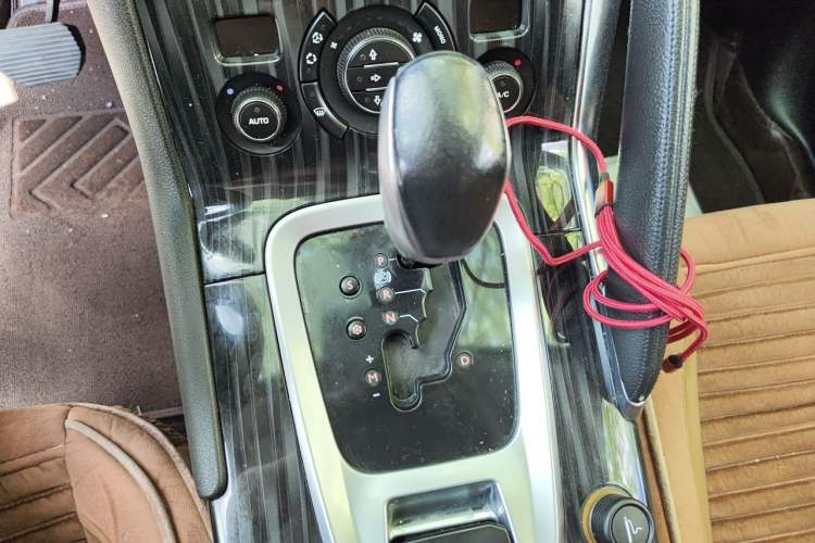 Used Peugeot 3008 2015 1.6THP Automatic Trend Edition Gear Lever