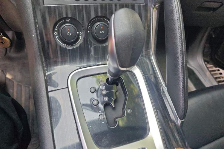 Used Peugeot 3008 2015 1.6THP Automatic Classic Edition Gear Lever