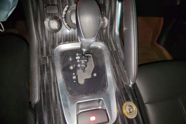 Used Peugeot 3008 2015 1.6THP Automatic Classic Edition Gear Lever