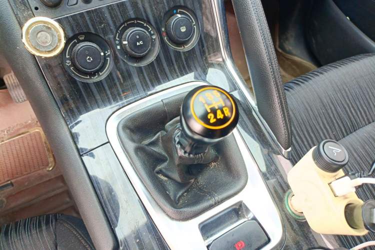 Used Peugeot 3008 2015 2.0L Manual Classic Edition Gear Lever