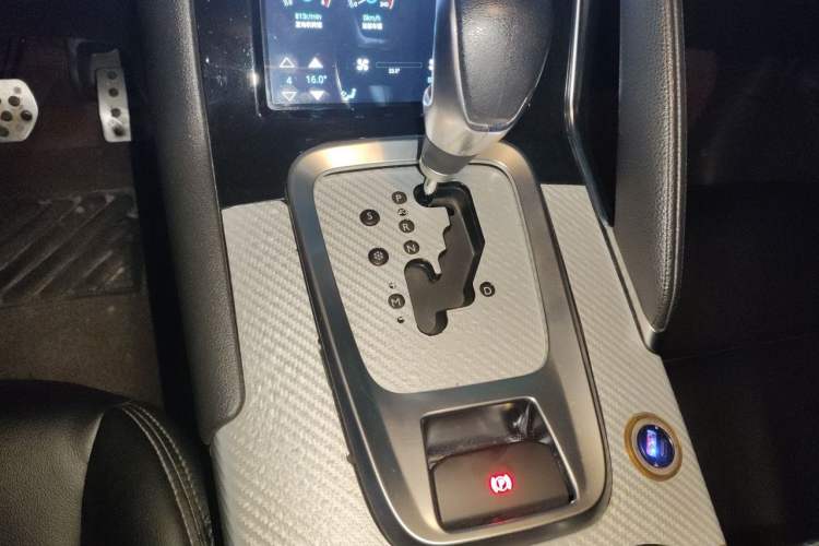 Used Peugeot 3008 2015 1.6THP Automatic Classic Edition Gear Lever
