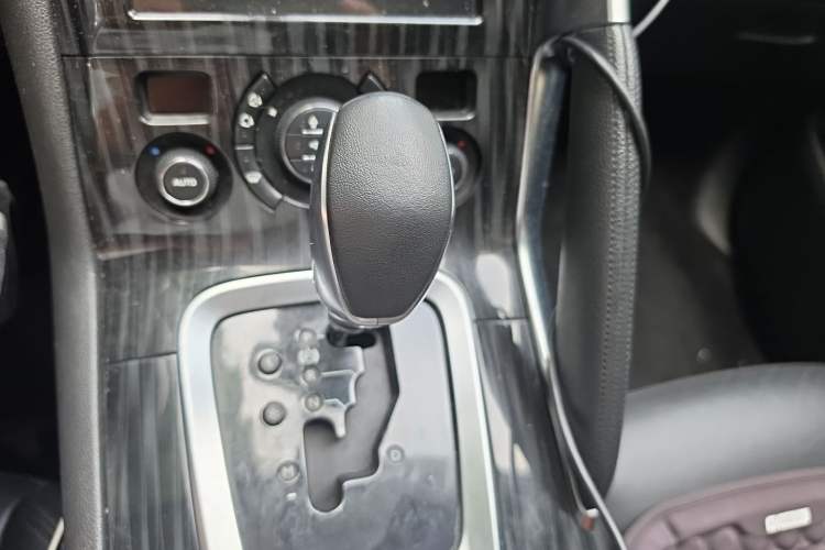 Used Peugeot 3008 2015 1.6THP Automatic Prestige Edition Gear Lever