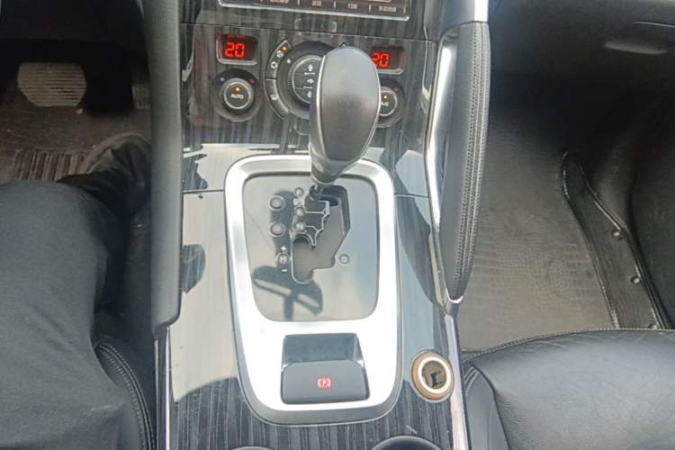 Used Peugeot 3008 2015 1.6THP Automatic Prestige Edition Gear Lever