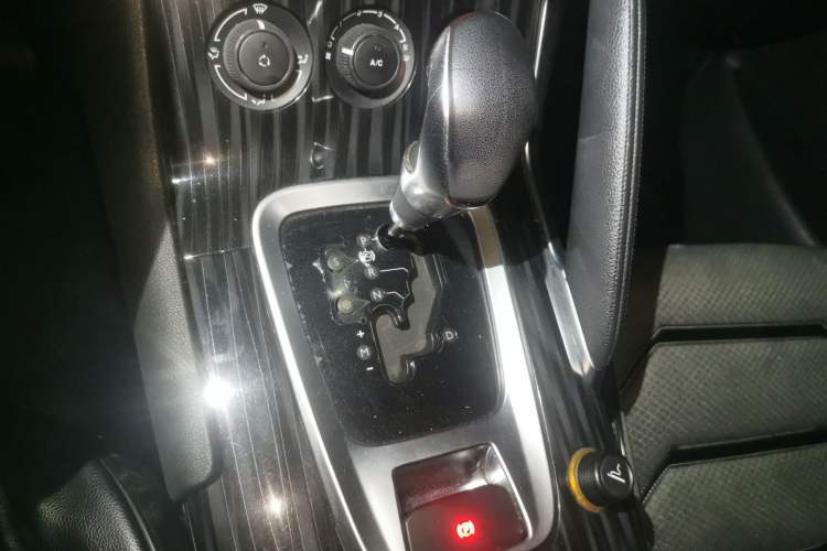 Used Peugeot 3008 2015 1.6THP Automatic Classic Edition Gear Lever