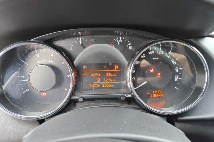 Used Peugeot 3008 2015 2.0L Automatic Classic Edition Instrument Cluster