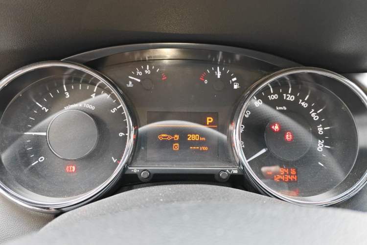 Used Peugeot 3008 2015 2.0L Automatic Classic Edition Instrument Cluster