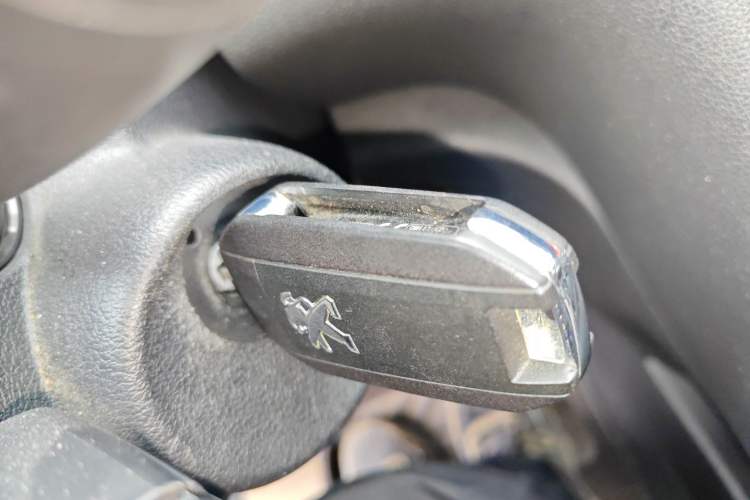 Used Peugeot 3008 2015 2.0L Manual Classic Edition Interior 1