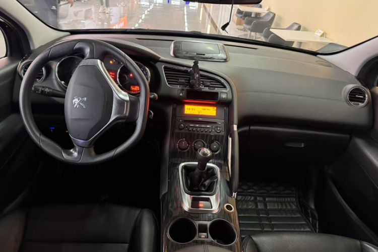 Used Peugeot 3008 2015 2.0L Manual Classic Edition Interior 1