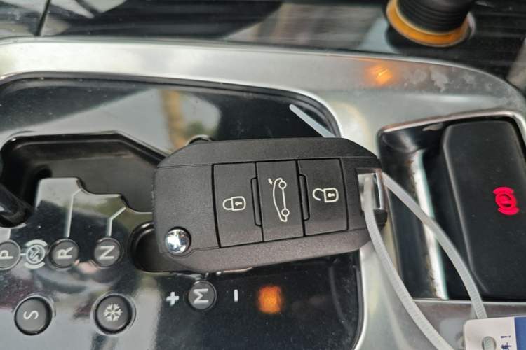 Used Peugeot 3008 2015 2.0L Automatic Trend Edition Interior 1
