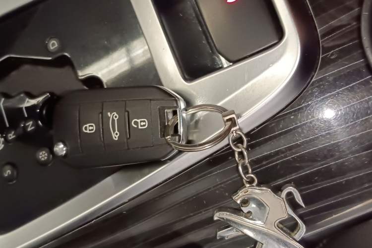 Used Peugeot 3008 2015 2.0L Automatic Trend Edition Interior 1