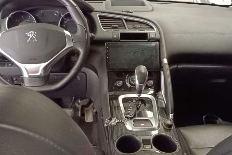 Used Peugeot 3008 2015 2.0L Automatic Trend Edition Interior 2