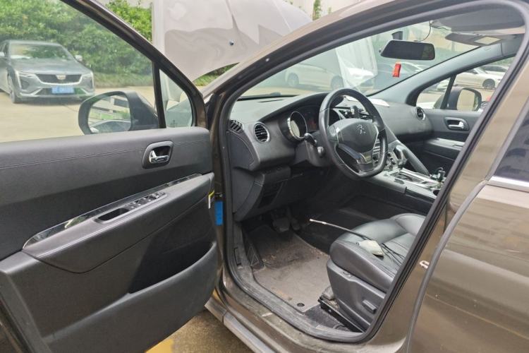 Used Peugeot 3008 2015 2.0L Automatic Trend Edition Interior 3