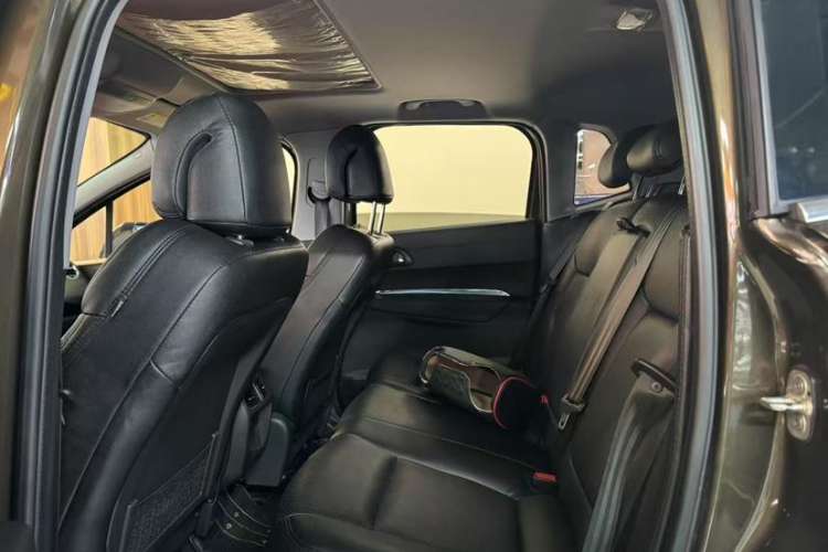 Used Peugeot 3008 2015 2.0L Manual Classic Edition Interior 4