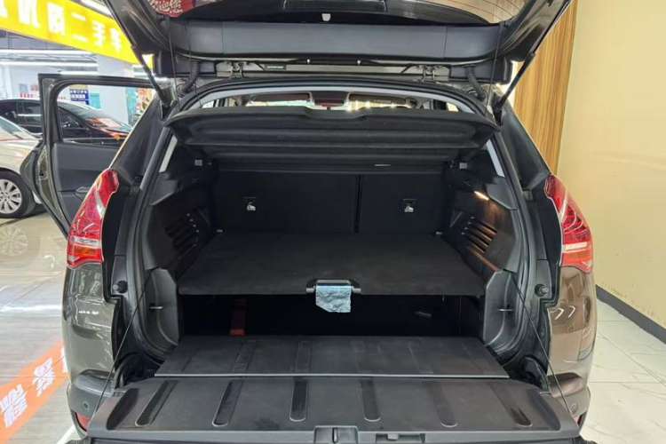 Used Peugeot 3008 2015 2.0L Manual Classic Edition Interior 5