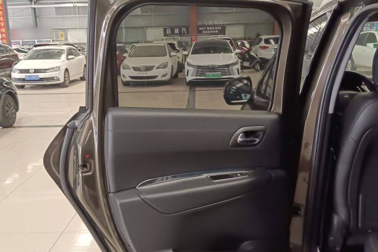Used Peugeot 3008 2015 2.0L Automatic Trend Edition Interior 8