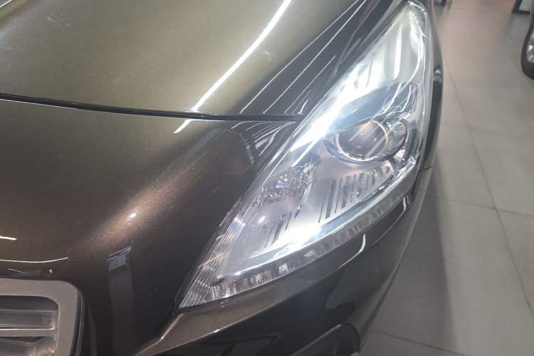 Used Peugeot 3008 2015 2.0L Automatic Trend Edition Left Front Headlight