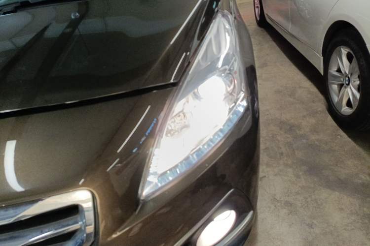 Used Peugeot 3008 2015 2.0L Automatic Trend Edition Left Front Headlight