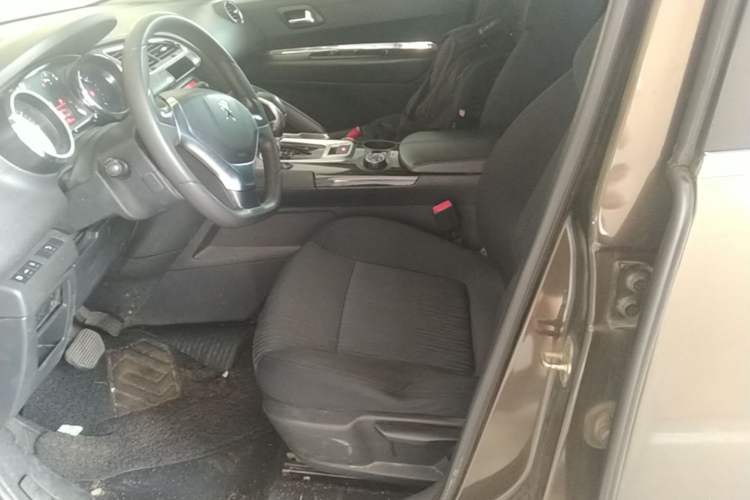 Used Peugeot 3008 2015 1.6THP Automatic Classic Edition Left Front Seat