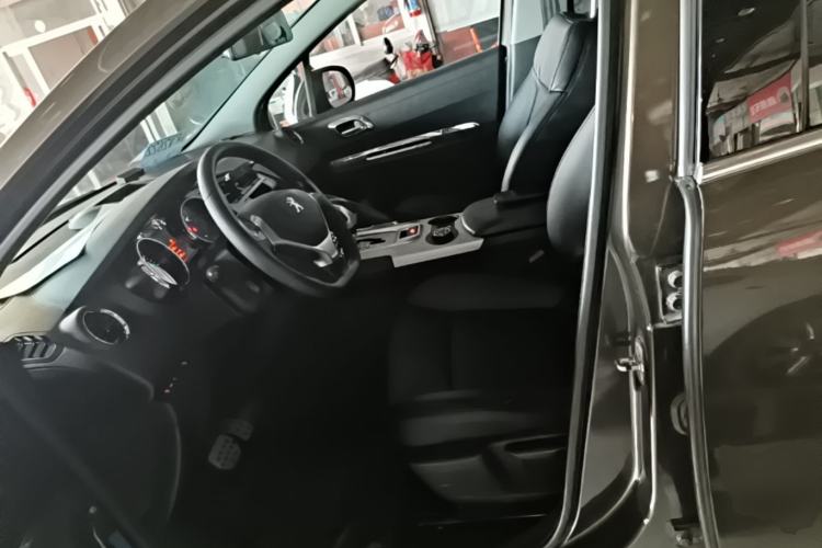 Used Peugeot 3008 2015 1.6THP Automatic Classic Edition Left Front Seat