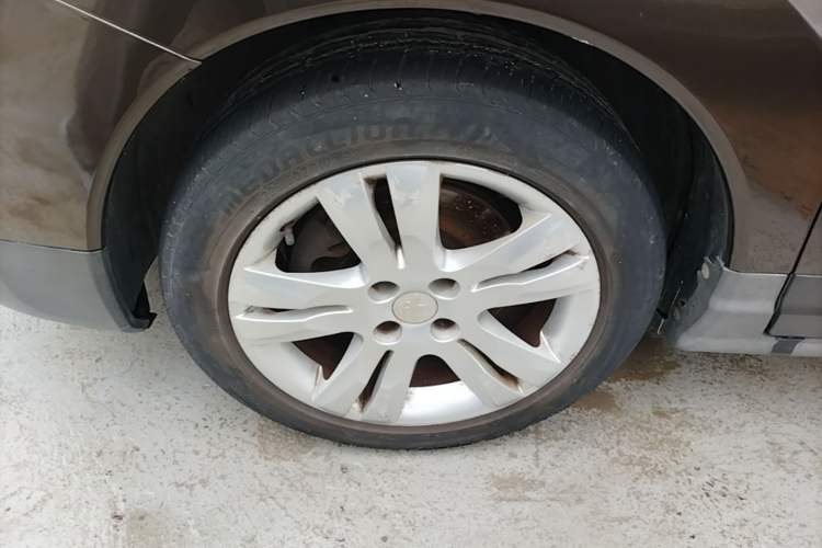 Used Peugeot 3008 2015 1.6THP Automatic Classic Edition Left Front Wheel Hub