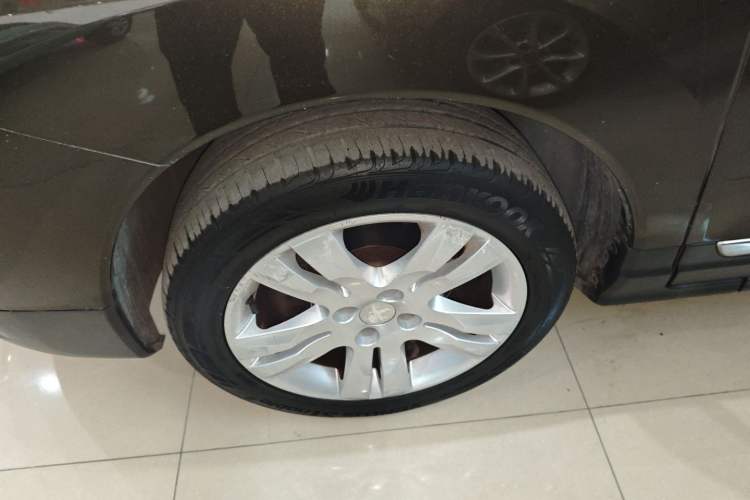 Used Peugeot 3008 2015 2.0L Automatic Classic Edition Left Front Wheel Hub