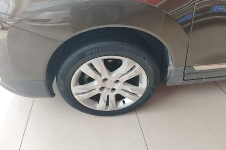 Used Peugeot 3008 2015 2.0L Automatic Classic Edition Left Front Wheel Hub