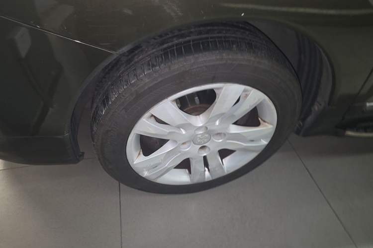 Used Peugeot 3008 2015 2.0L Automatic Trend Edition Left Front Wheel Hub