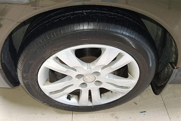 Used Peugeot 3008 2015 1.6THP Automatic Trend Edition Left Front Wheel Hub