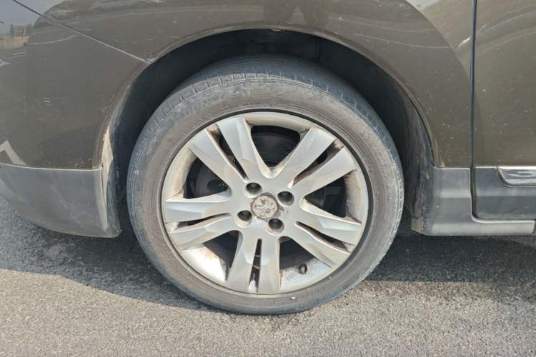 Used Peugeot 3008 2015 2.0L Automatic Trend Edition Left Front Wheel Hub