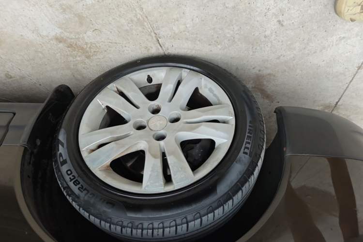 Used Peugeot 3008 2015 1.6THP Automatic Trend Edition Left Front Wheel Hub