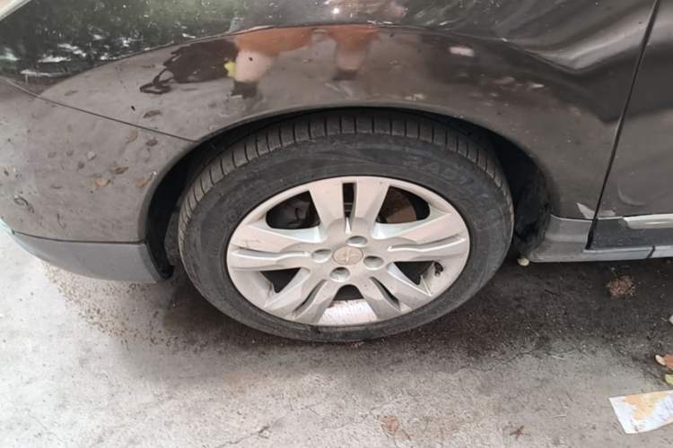 Used Peugeot 3008 2015 1.6THP Automatic Classic Edition Left Front Wheel Hub