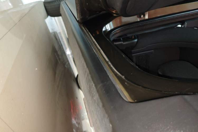 Used Peugeot 3008 2015 2.0L Automatic Classic Edition Left Side Sill
