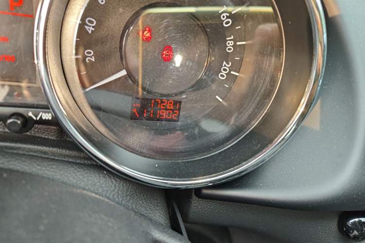 Used Peugeot 3008 2015 2.0L Automatic Trend Edition Odometer Close Up