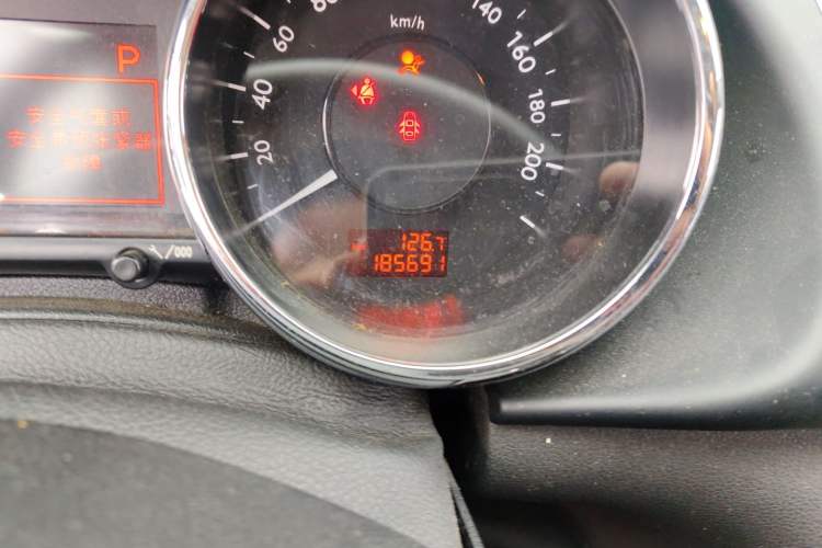 Used Peugeot 3008 2015 1.6THP Automatic Classic Edition Odometer Close Up