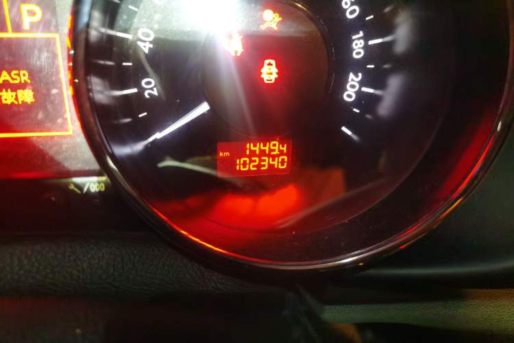 Used Peugeot 3008 2015 2.0L Automatic Trend Edition Odometer Close Up