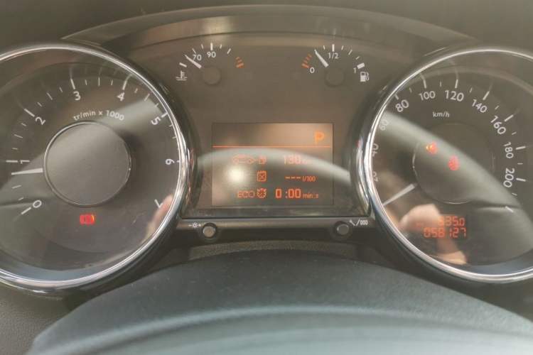 Used Peugeot 3008 2015 1.6THP Automatic Prestige Edition Odometer Close Up