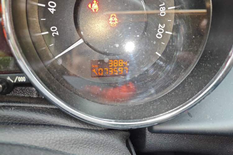 Used Peugeot 3008 2015 2.0L Manual Classic Edition Odometer Close Up