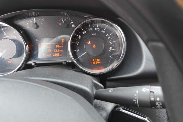 Used Peugeot 3008 2015 2.0L Automatic Classic Edition Odometer Close Up