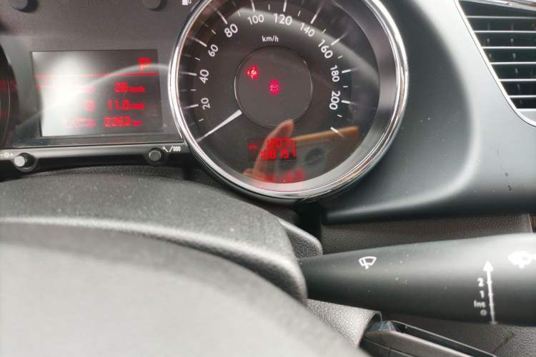 Used Peugeot 3008 2015 1.6THP Automatic Classic Edition Odometer Close Up