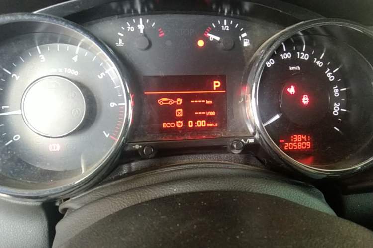 Used Peugeot 3008 2015 1.6THP Automatic Classic Edition Odometer Close Up