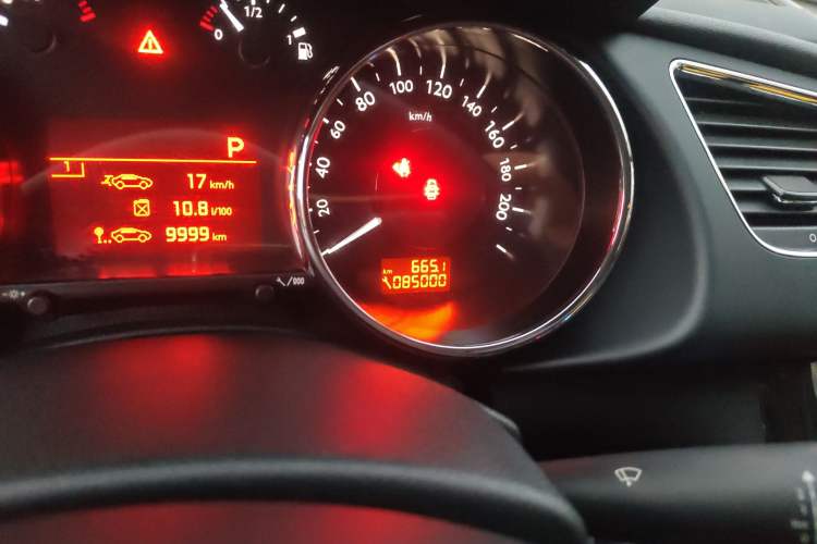 Used Peugeot 3008 2015 1.6THP Automatic Prestige Edition Odometer Close Up