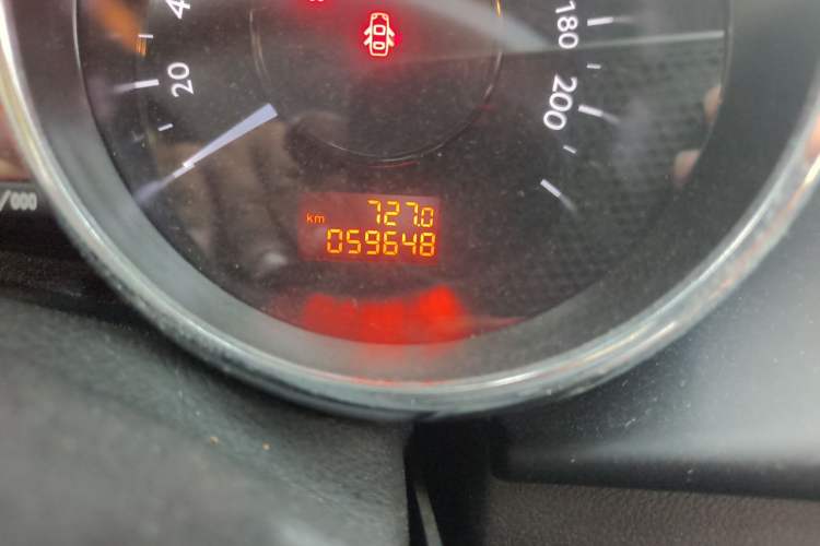 Used Peugeot 3008 2015 2.0L Automatic Classic Edition Odometer Close Up
