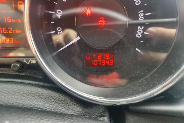 Used Peugeot 3008 2015 2.0L Automatic Trend Edition Odometer Close Up
